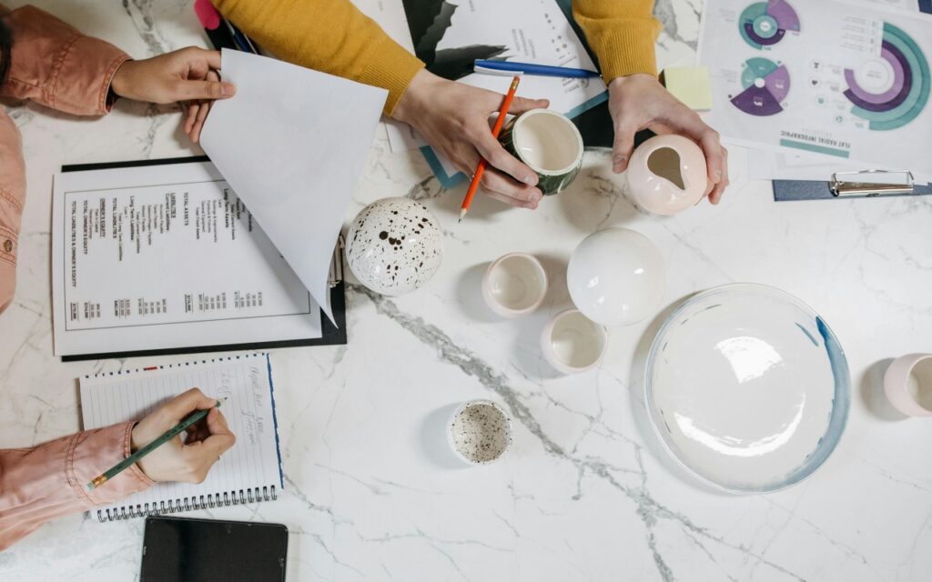 Papelería corporativa personalizada con logotipo